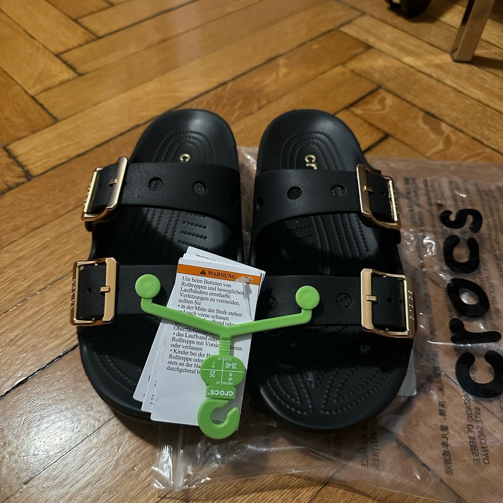 Crocs Classic Saturday Sandals